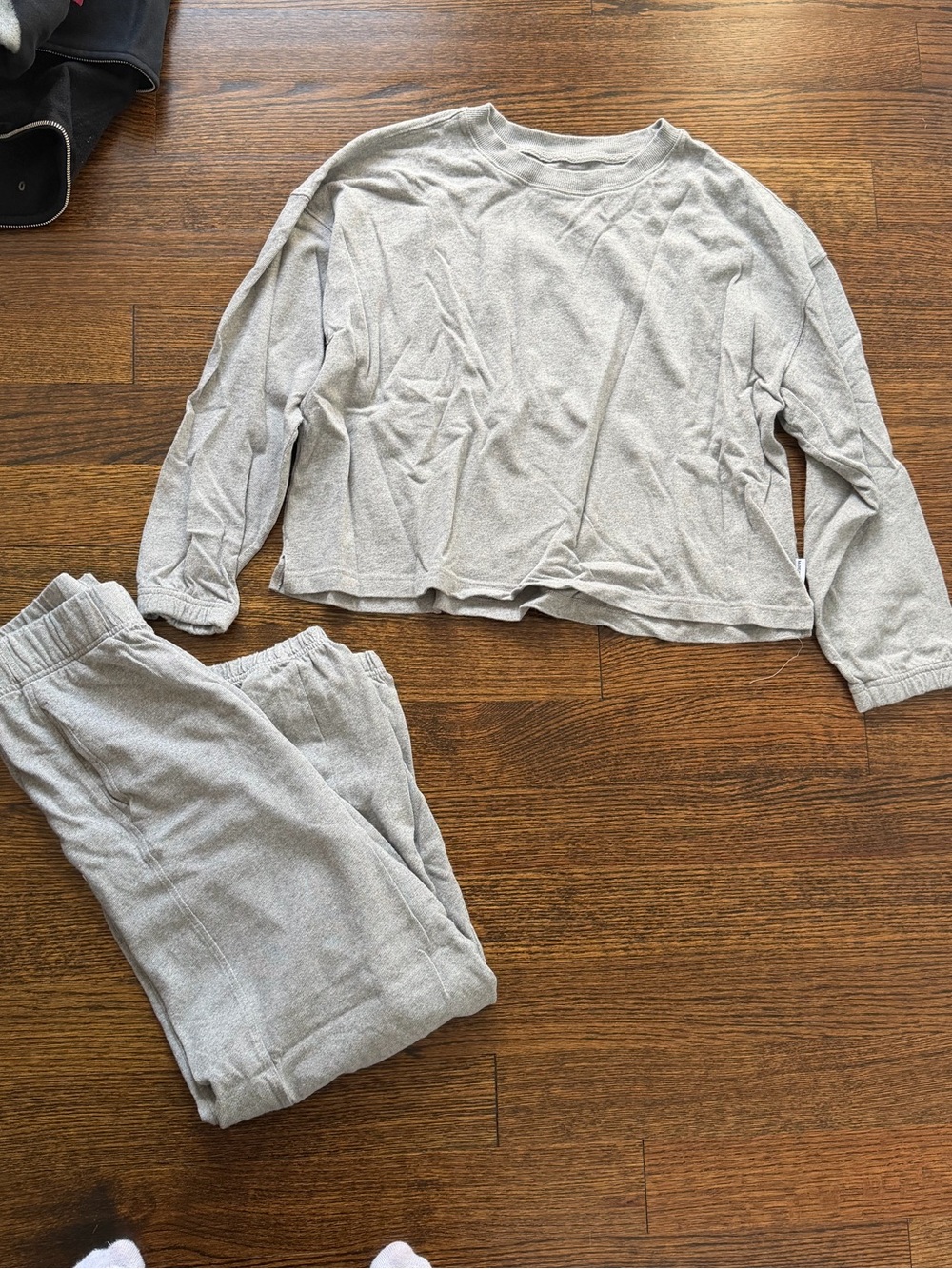Cozy Women's Lounge Set - Light Gray Long Sleeve Top & Joggers
